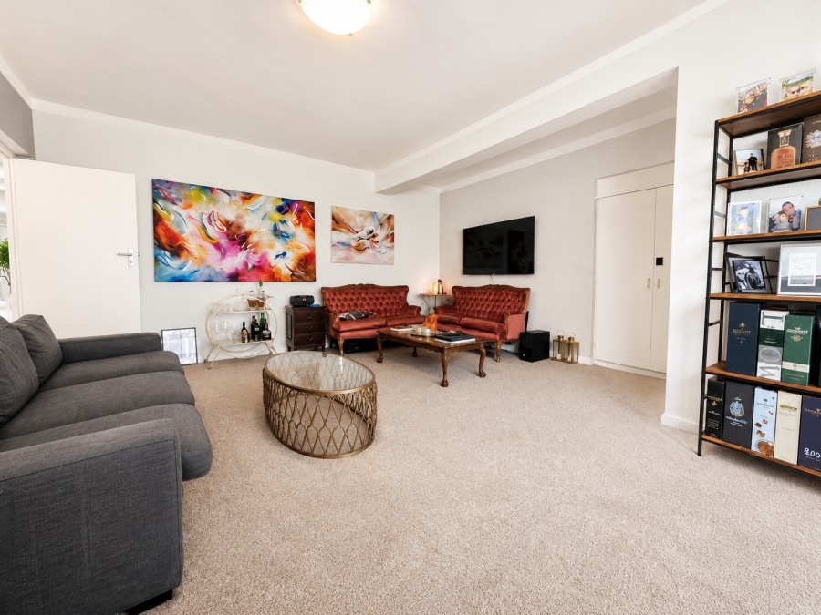 1 Bedroom Property for Sale in Sea Point Western Cape